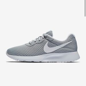 Nike Tanjun Women’s Sneakers
